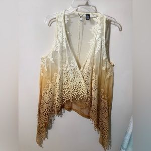 BKE Ombré thick woven lace incorporated into fine netting for a great vest. New